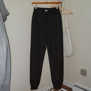 urban outfitters revamped black cargo pants